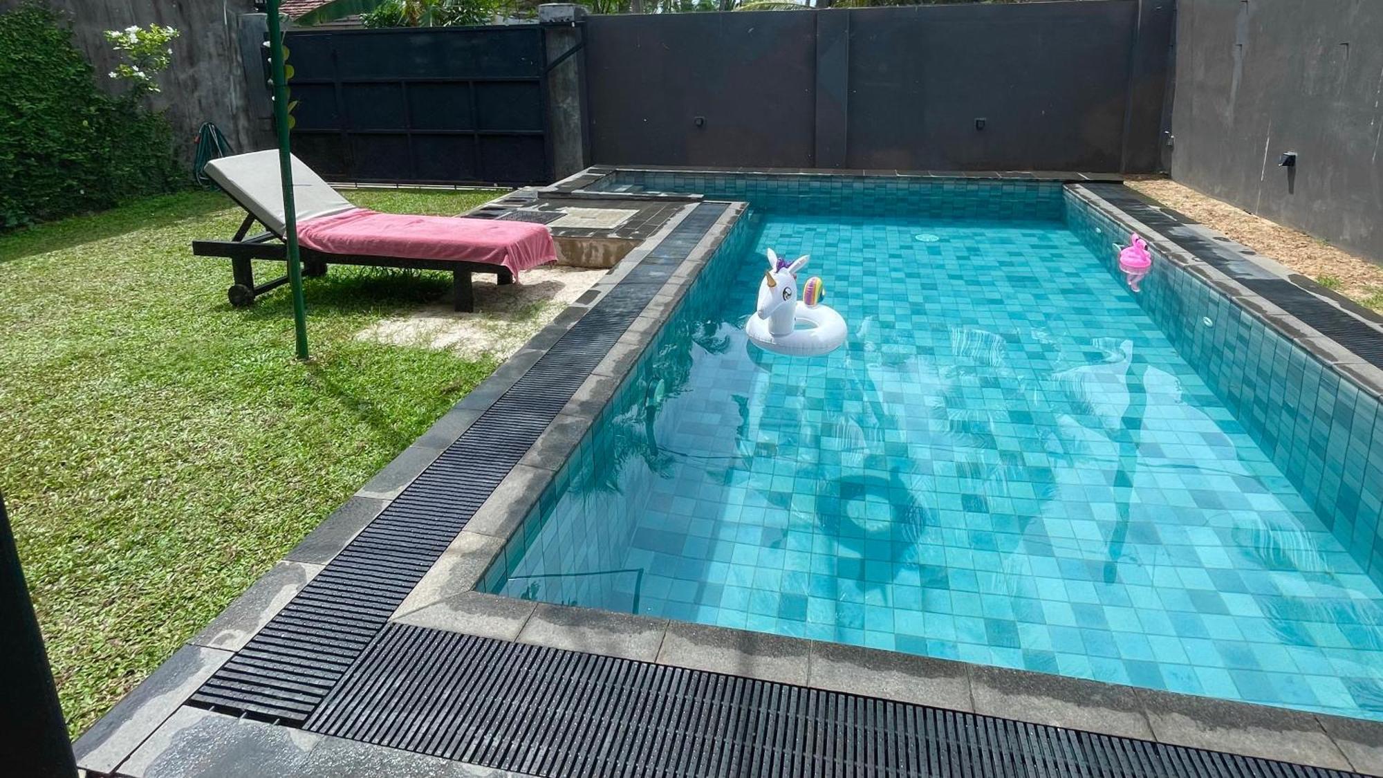 Negombo Morawala Beach Villa Bagian luar foto