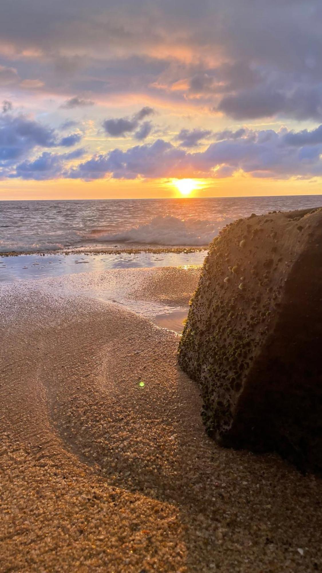 Negombo Morawala Beach Villa Bagian luar foto