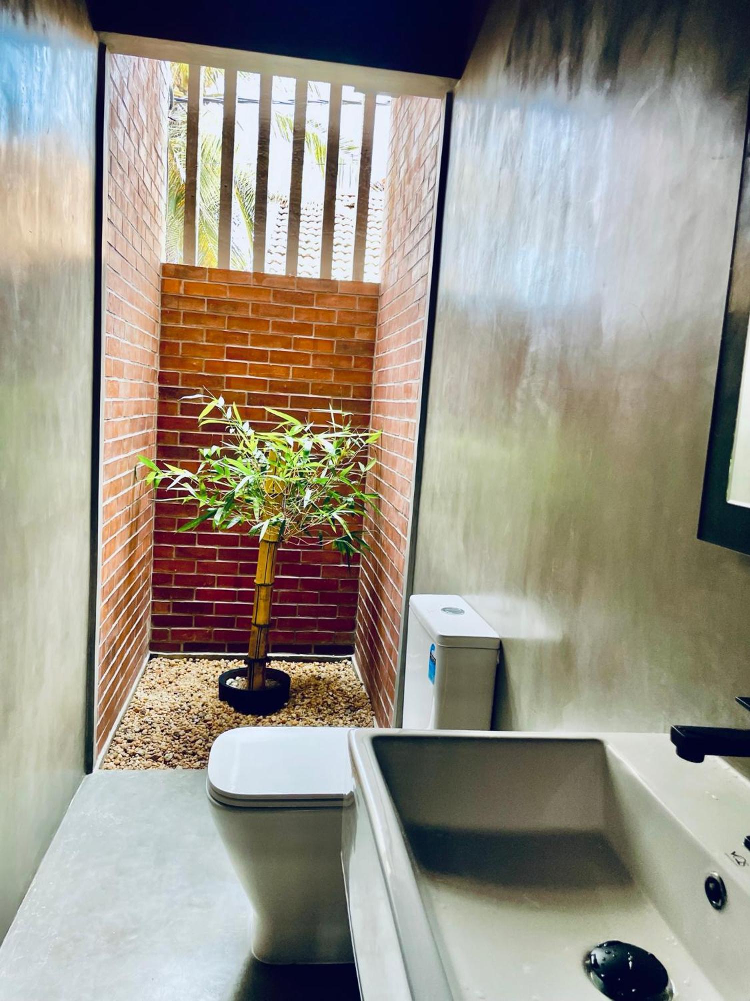Negombo Morawala Beach Villa Bagian luar foto